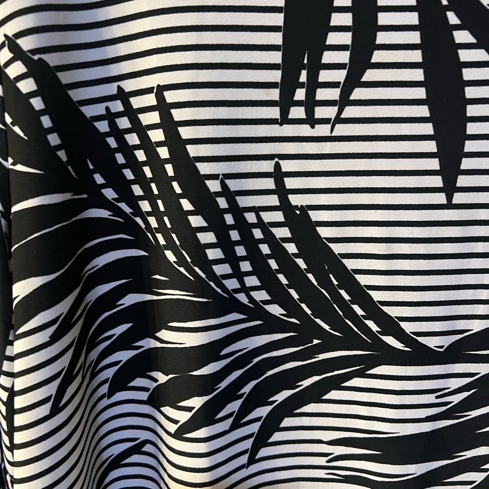 Black and White Striped Women's Top Jones Studio 2x🌿 - Picture 5 of 5